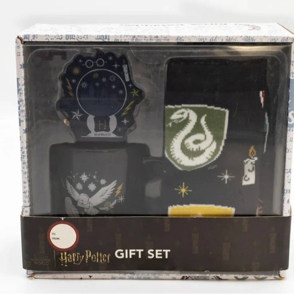 NWOT. HARRY POTTER GIFT SET